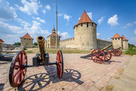 Castle in Tiraspol, Moldova jigsaw puzzle in Castles puzzles on TheJigsawPuzzles.com