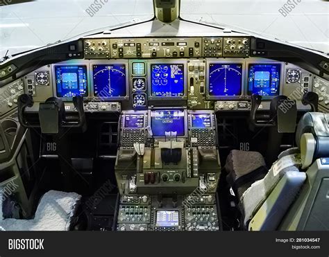 Cockpit Passenger Image & Photo (Free Trial) | Bigstock