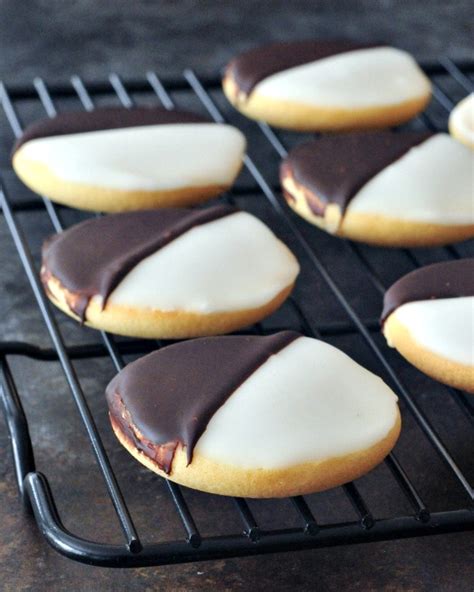 Classic New York Black and White Cookie | Vegan | spabettie