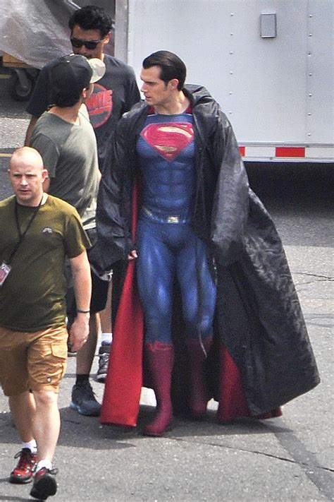 ‘Batman v Superman: Dawn of Justice’ Set Photo – Henry Cavill Shows Off ...