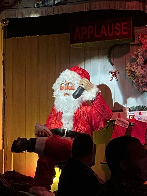 Santa animatronic performing for Christmas with the Rock Afire Explosion : r/Animatronics