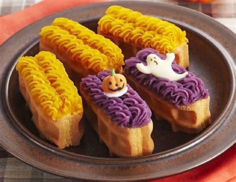 "Halloween Waffle Dolce" with warm pumpkin and purple potato flavor, from waffle cake shop Ale L ...