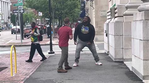 Crazy street fight lol - YouTube