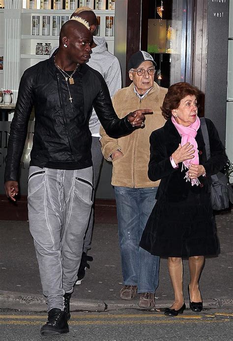 Manchester City Photo Blog: Mario Balotelli and family