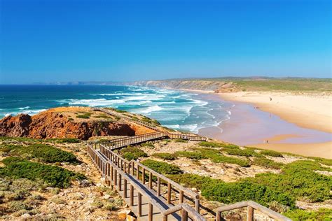 Algarve Beach Encyclopedia! Aljezur pt2 | itinari Summer Sides, Algarve, Istock, Seaside, Google ...