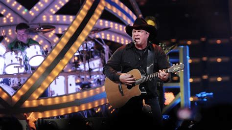 Garth Brooks Announces Three Year Stadium Tour – Cleveland Country Magazine