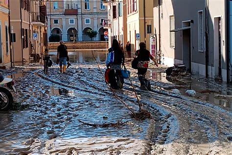 Floods in Italy kill at least 10; rescues from roofs, trees | The ...