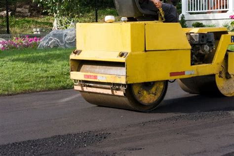 Guide To Resurfacing Asphalt Driveways & Parking Lots