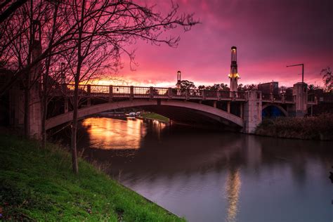 Adelaide Bridge on the River Torrens, Australia