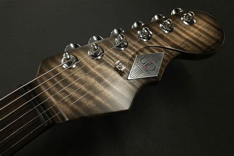 科学的アプローチと卓越した加工技術で開発されたU-I.D GUITARSの革新的なギター“Mana”を紹介 | ギター・マガジンWEB ...