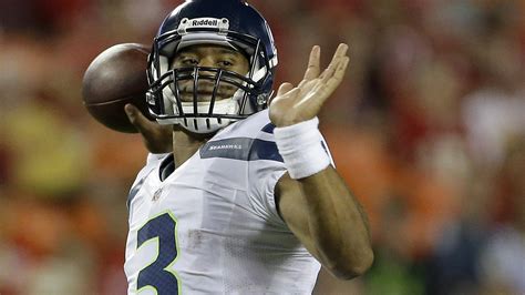 Seattle Seahawks Russell Wilson Is Throwing Ball With Shallow ...