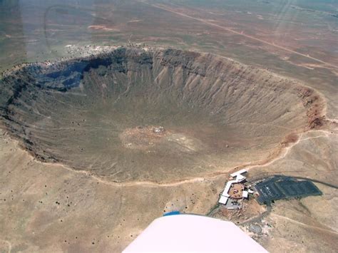 pictures+of+arizona+crater | How big is Meteor Crater? Look at the cars parked in the lot. This ...