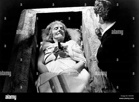 HORROR OF DRACULA, Valerie Gaunt, Peter Cushing, 1958 Stock Photo - Alamy