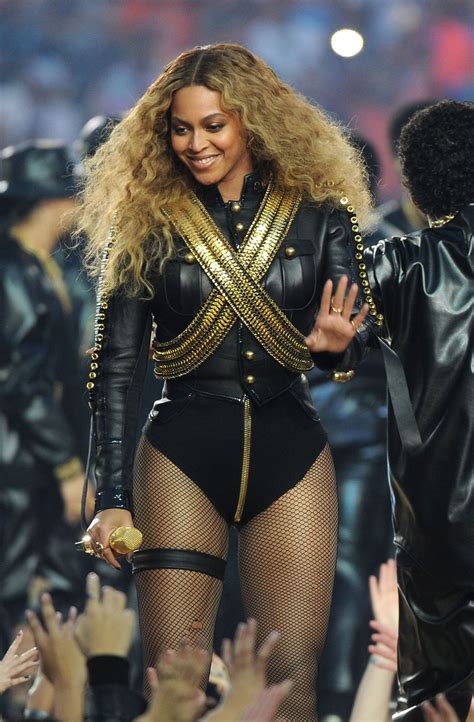 BEYONCE KNOWLES Performs at Pepsi Super Bowl 50 Halftime Show in Santa Clara 02/07/2016 – HawtCelebs