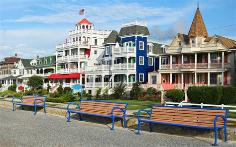 17 Delightful U.S. Beach Towns With Laid-back Vibes and Stunning Coastal Views | Beach town, New ...