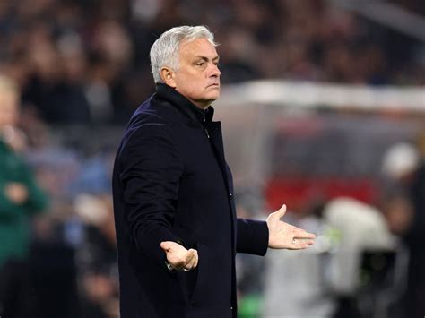 Jose Mourinho: Roma boss hits back at booing fans | The Independent