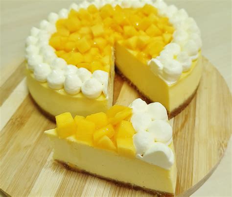 Mango Cheesecake with Whipped Cream and Fresh Mango - Kuali