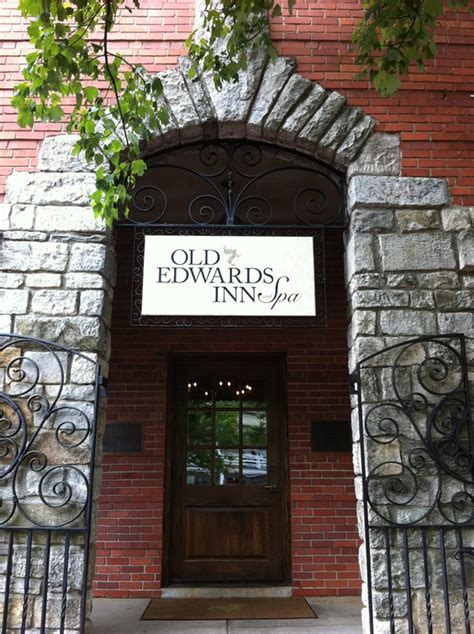 Old-Edwards-Inn-And-Spa-Entrance.jpg - Points Miles & Martinis