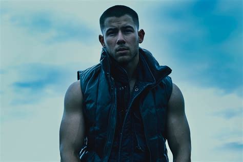 Video: Nick Jonas - 'Spaceman' - Celebrity Bug