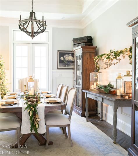 Cozy Christmas Dining Room Decorating Ideas - Sanctuary Home Decor