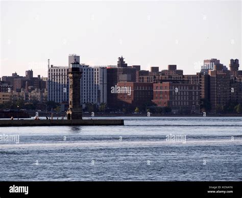 Blackwell island lighthouse Stock Photo - Alamy