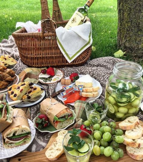 A to Z on Throwing an Aesthetically Pleasing Picnic