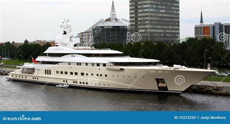 Luxury yacht Pelorus editorial image. Image of city, yacht - 15372320