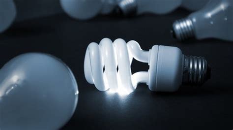 CFL vs LED Bulbs - Pros, Cons, Comparisons and Costs