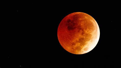 This epic timelapse shows the glory of the "blood moon" lunar eclipse