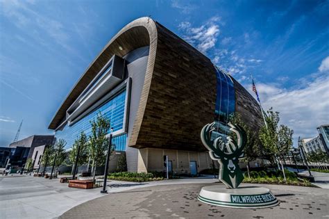 Why the Milwaukee Bucks' new arena is the NBA's most impressive - Yahoo ...