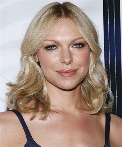 Laura Prepon Medium Wavy Hairstyle - TheHairStyler.com