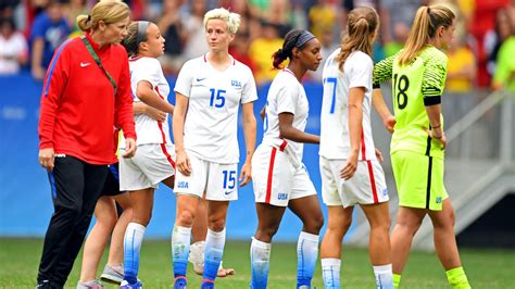 Megan Rapinoe kneels during the anthem again - Stars and Stripes FC