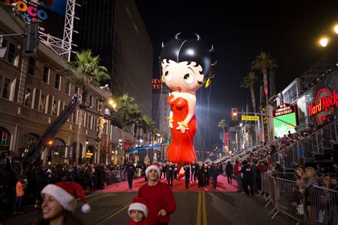 Photos: The 86th Annual Hollywood Christmas Parade – Daily News