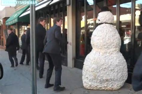 Funny Scary Snowman Prank [VIDEO]