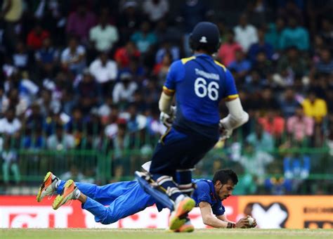 Yuzvendra Chahal dives to field off his own bowling | ESPNcricinfo.com