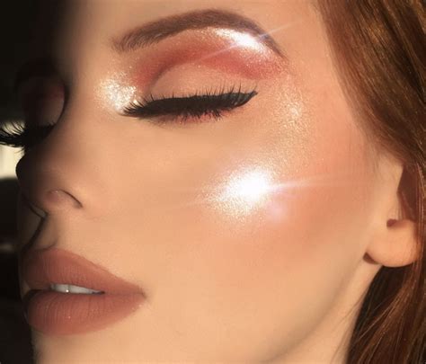 Flare Highlight: How to Master the Viral Makeup Technique | Allure