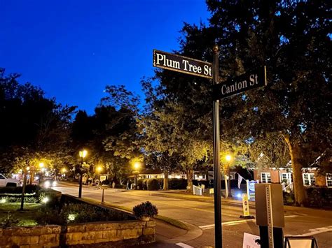 Downtown Roswell, Georgia: The Best Restaurants, Shops & Parks - Little Blue Backpack