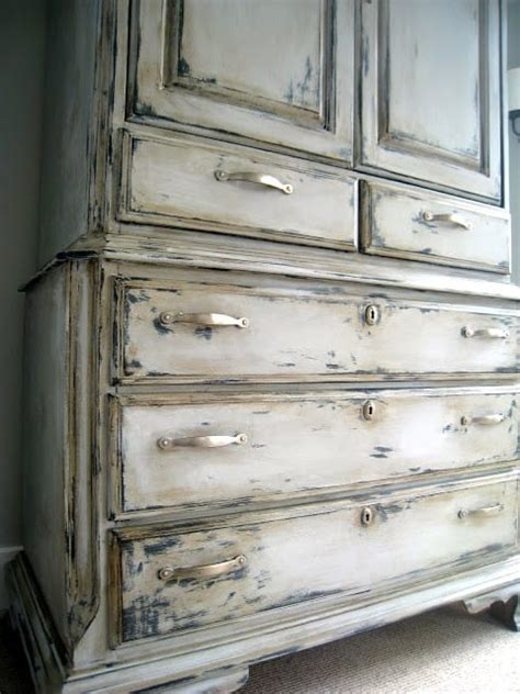 Distressing Furniture: How To, DIY, Painting, DIY Chalk Paint, DIY Whitewash, Farmhouse, Ideas