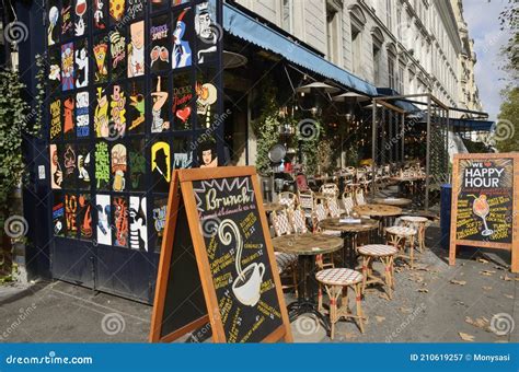 Outdoor cafe in Paris editorial photography. Image of street - 210619257