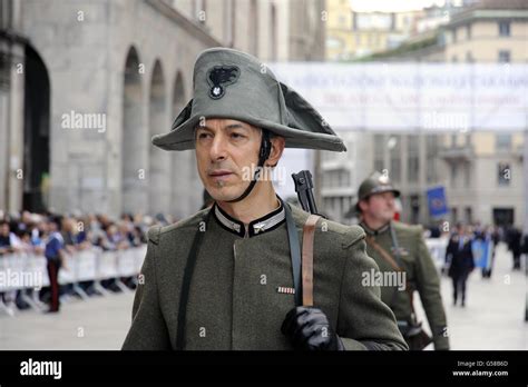 Italian uniforms hi-res stock photography and images - Alamy