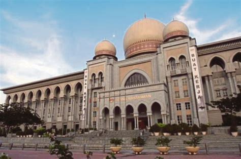 9 hakim Mahkamah Persekutuan bersidang kali pertama | Kes | Berita Harian