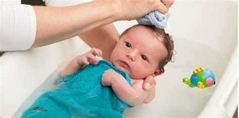 How to Bathe a Newborn: What Products and Techniques to Use