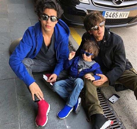 Summer slay! Shah Rukh Khan and his family holiday in Barcelona ...