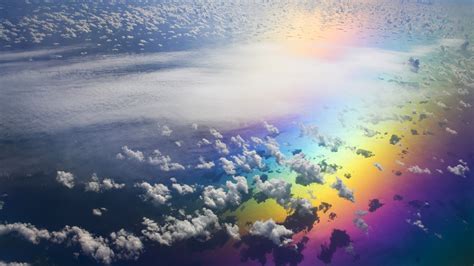 Regenboog hoog in de wolken | HD Wallpapers