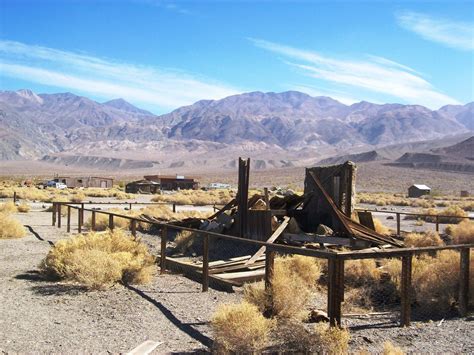 Falling-down ruins at Ballarat Ghost Town, California (bal… | Flickr