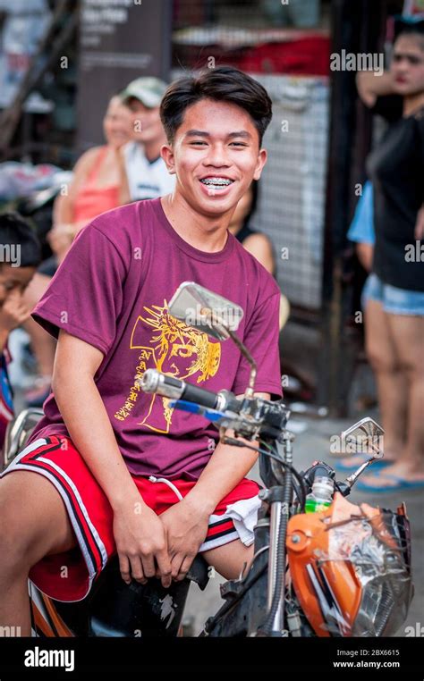 Philippines boy smiling hi-res stock photography and images - Alamy