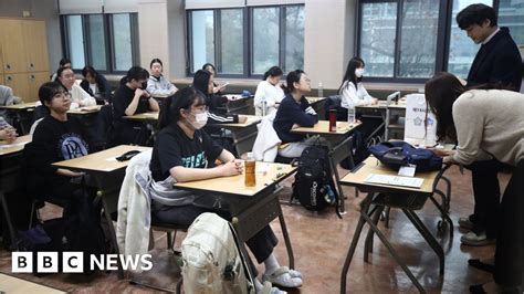 South Korea: Students sue after teacher ends exam 90 seconds early