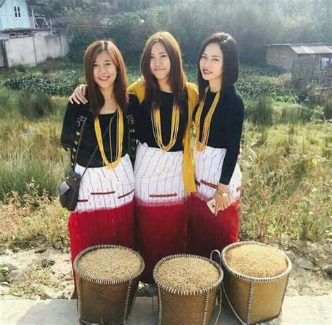 Traditional dress of Apatani Tribe, in Arunachal Pradesh. @perpetualsmiler @m1mamung Traditional ...