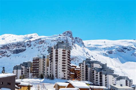 Sikt av Tignes Val Claret fotografering för bildbyråer. Bild av snö - 48424835