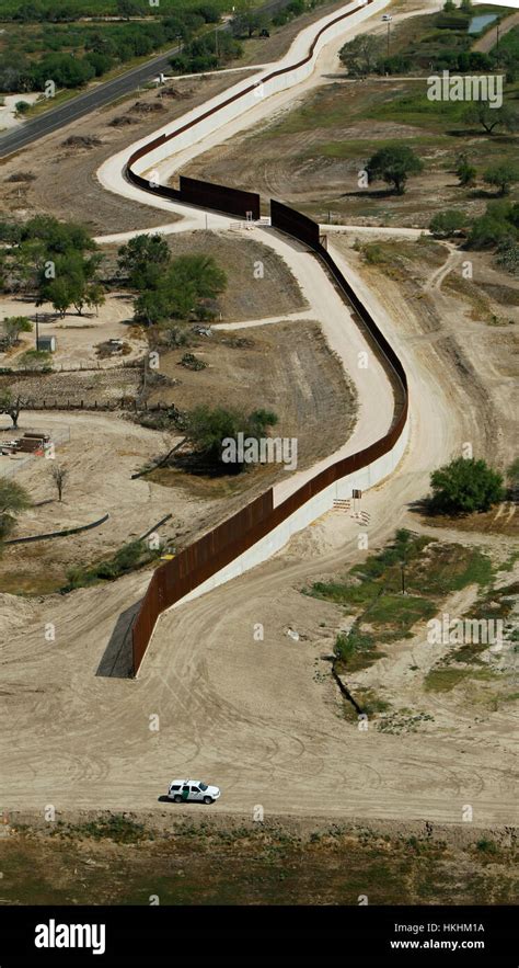 Mexico usa border aerial hi-res stock photography and images - Alamy